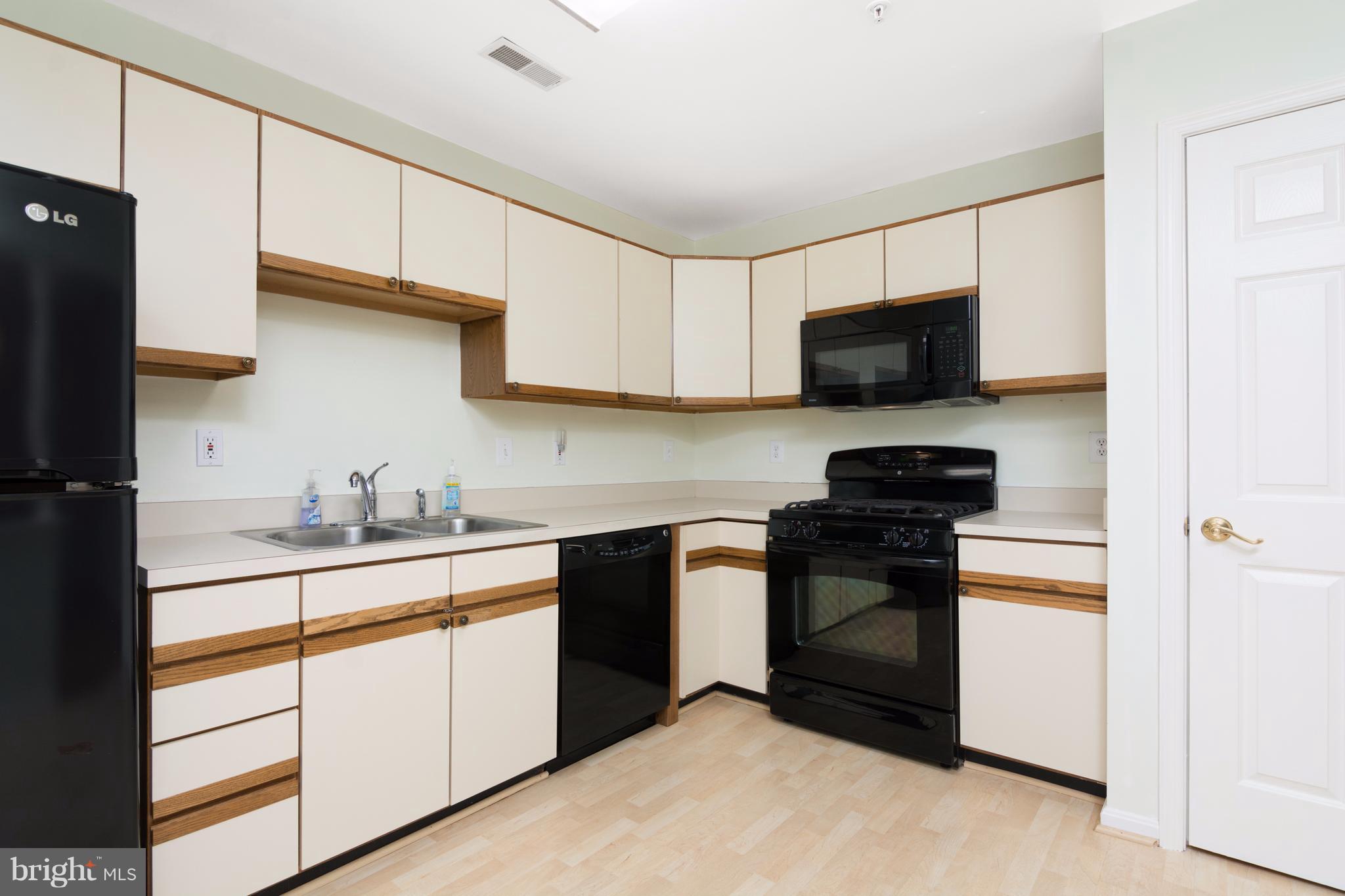 2602 Rigging Drive Annapolis, MD 21401 - Photo 7 of 26 Kitchen