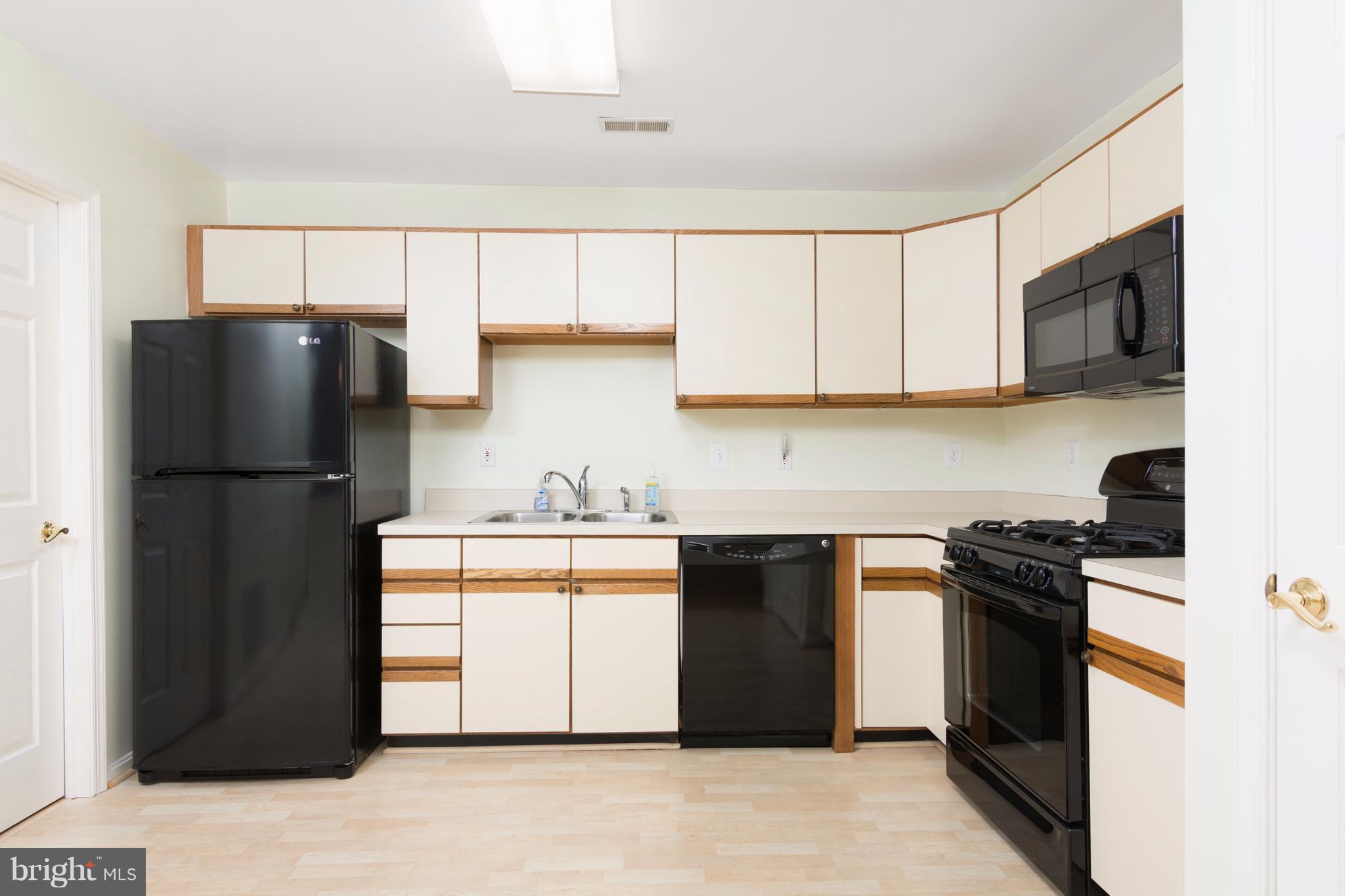 2602 Rigging Drive Annapolis, MD 21401 - Photo 8 of 26 Kitchen