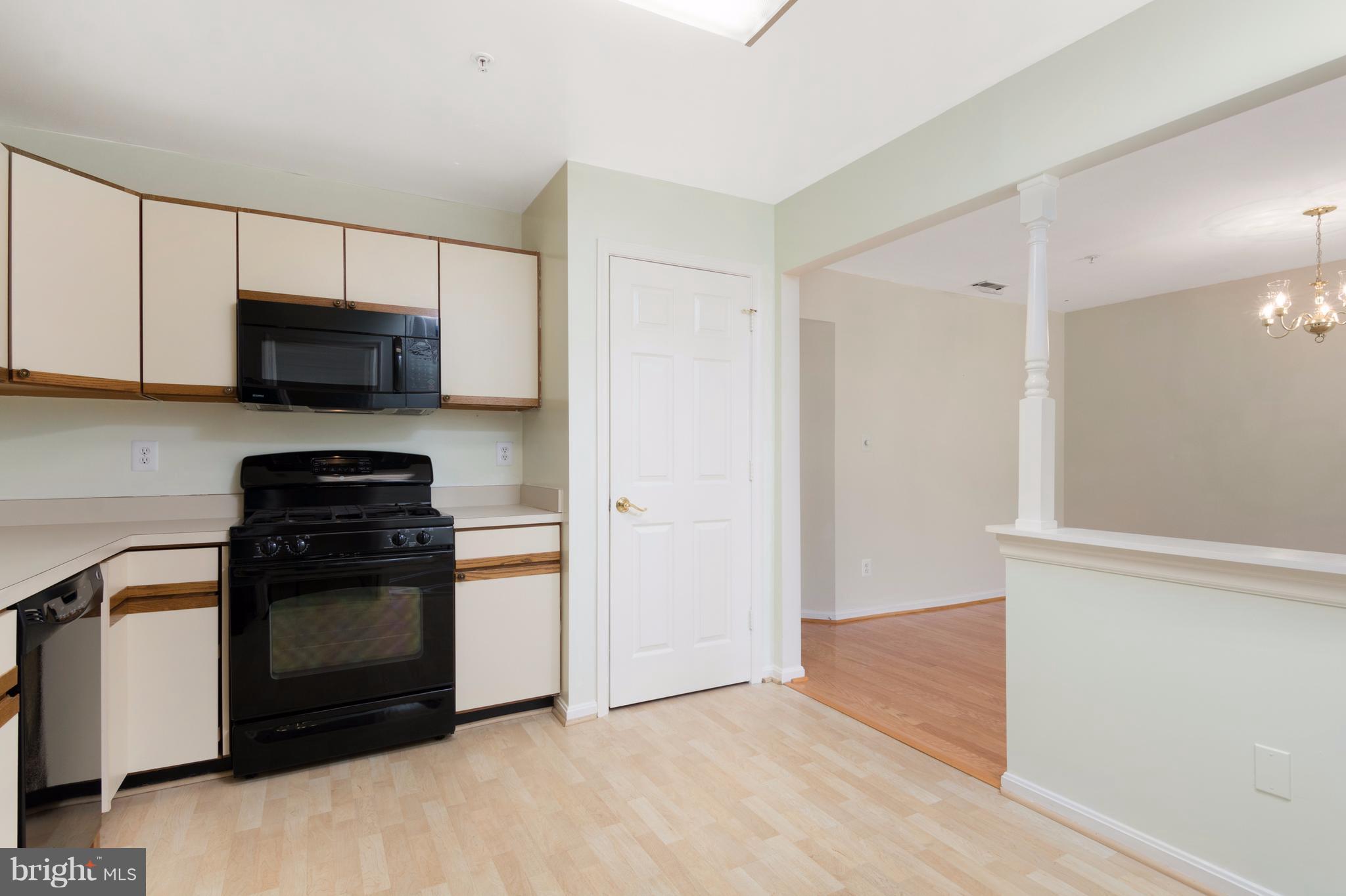 2602 Rigging Drive Annapolis, MD 21401 - Photo 9 of 26 Kitchen