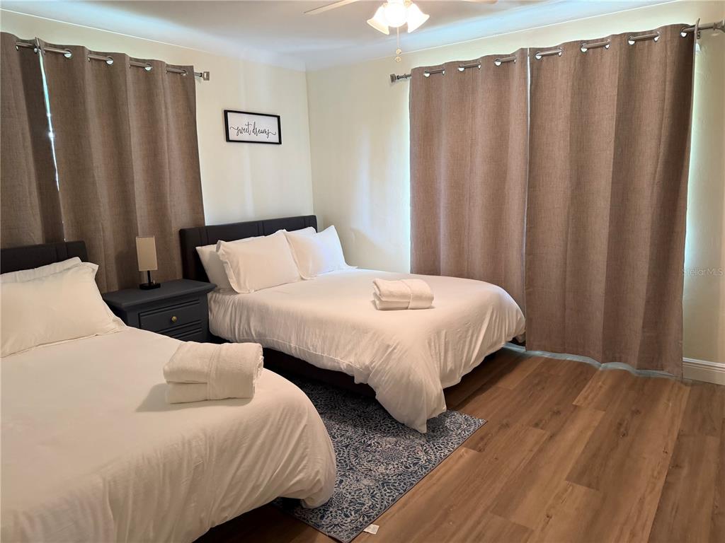 4634 McIntosh Road Sarasota, FL 34233 - Photo 13 of 20