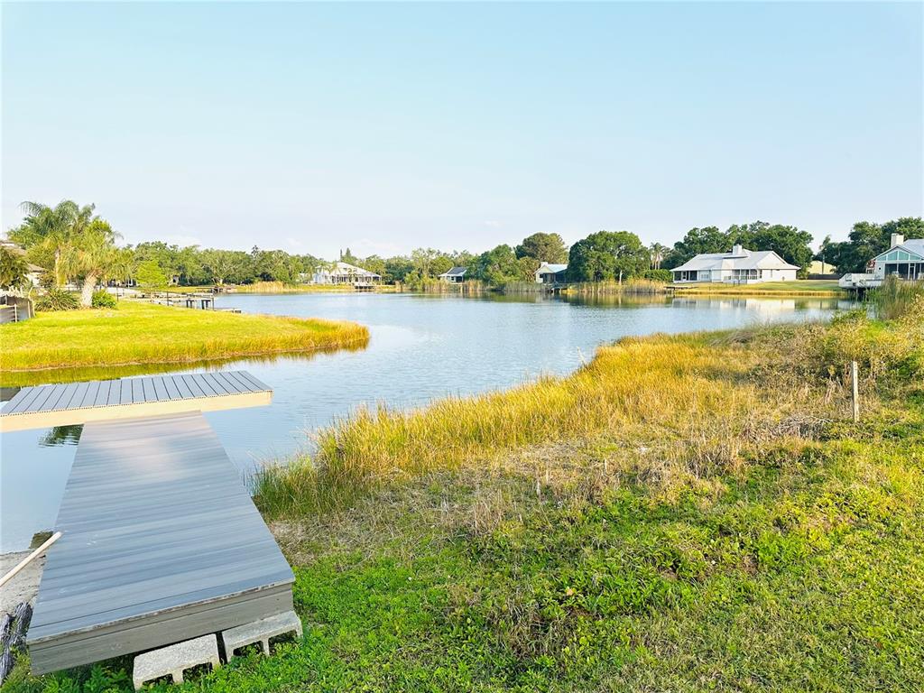 4634 McIntosh Road Sarasota, FL 34233 - Photo 3 of 20 a view of an ocean with city