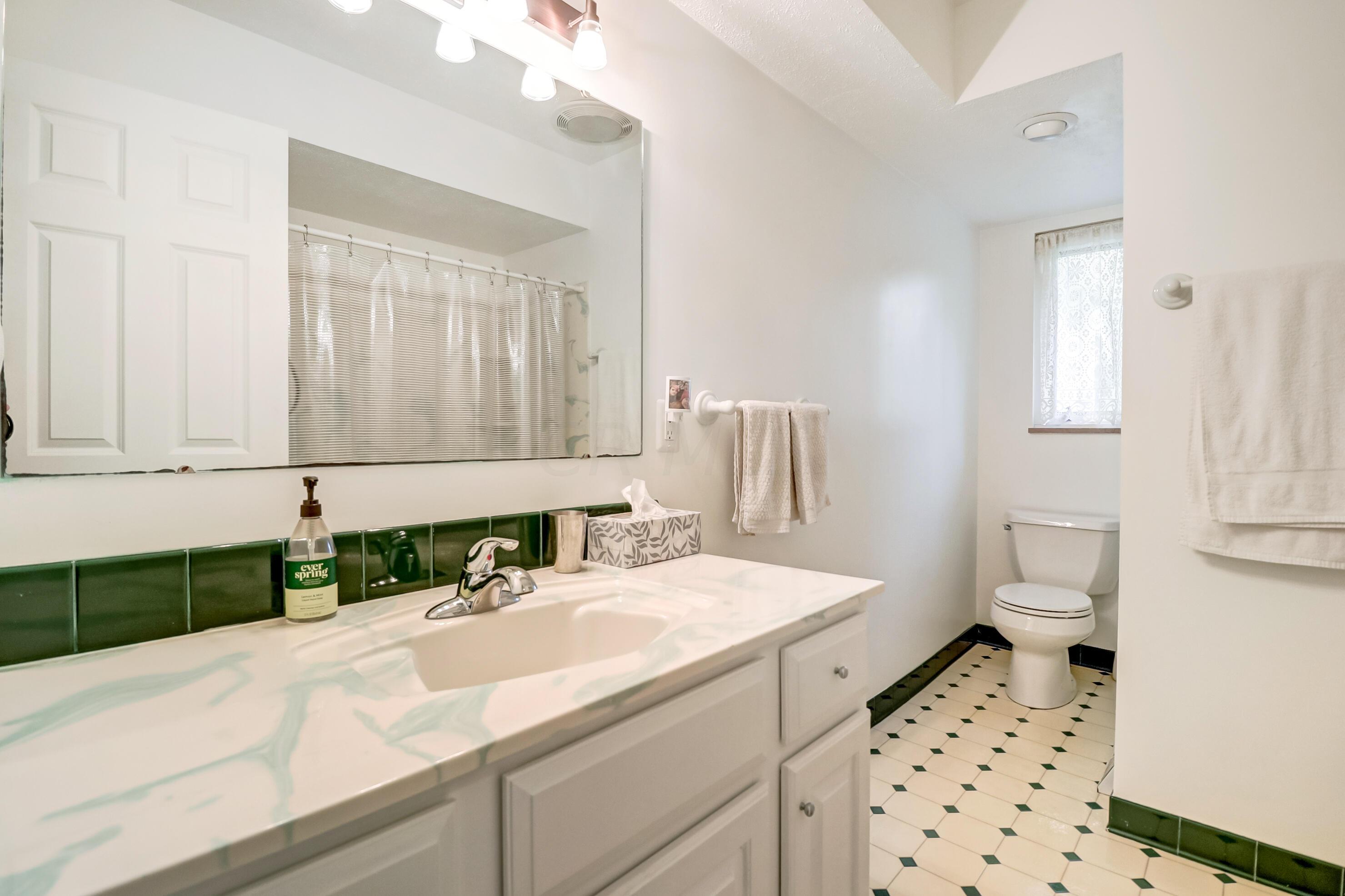 1415 Kirkley Road Columbus, OH 43221 - Photo 12 of 25 014