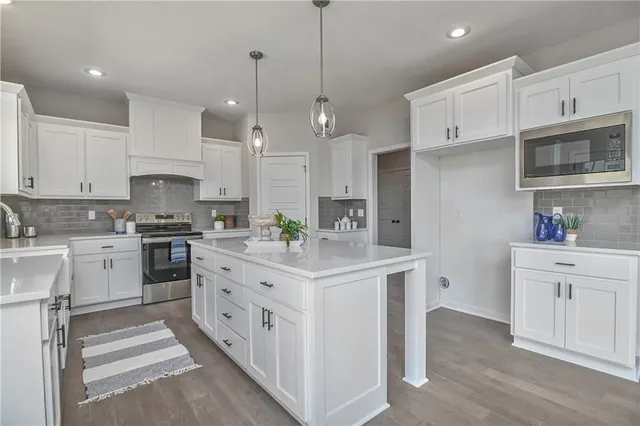 $599,950 | 24207 West 58th Place, Shawnee, KS 66226