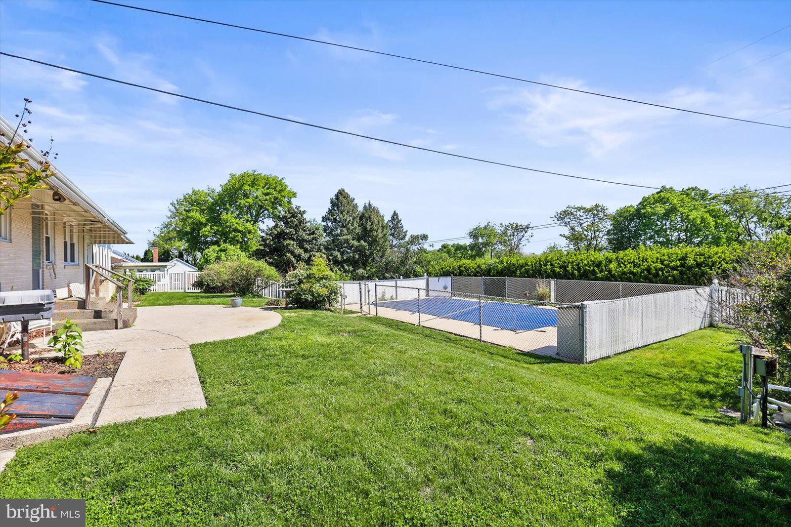 1445 Chapel Drive York, PA 17404 - Photo 2 of 34