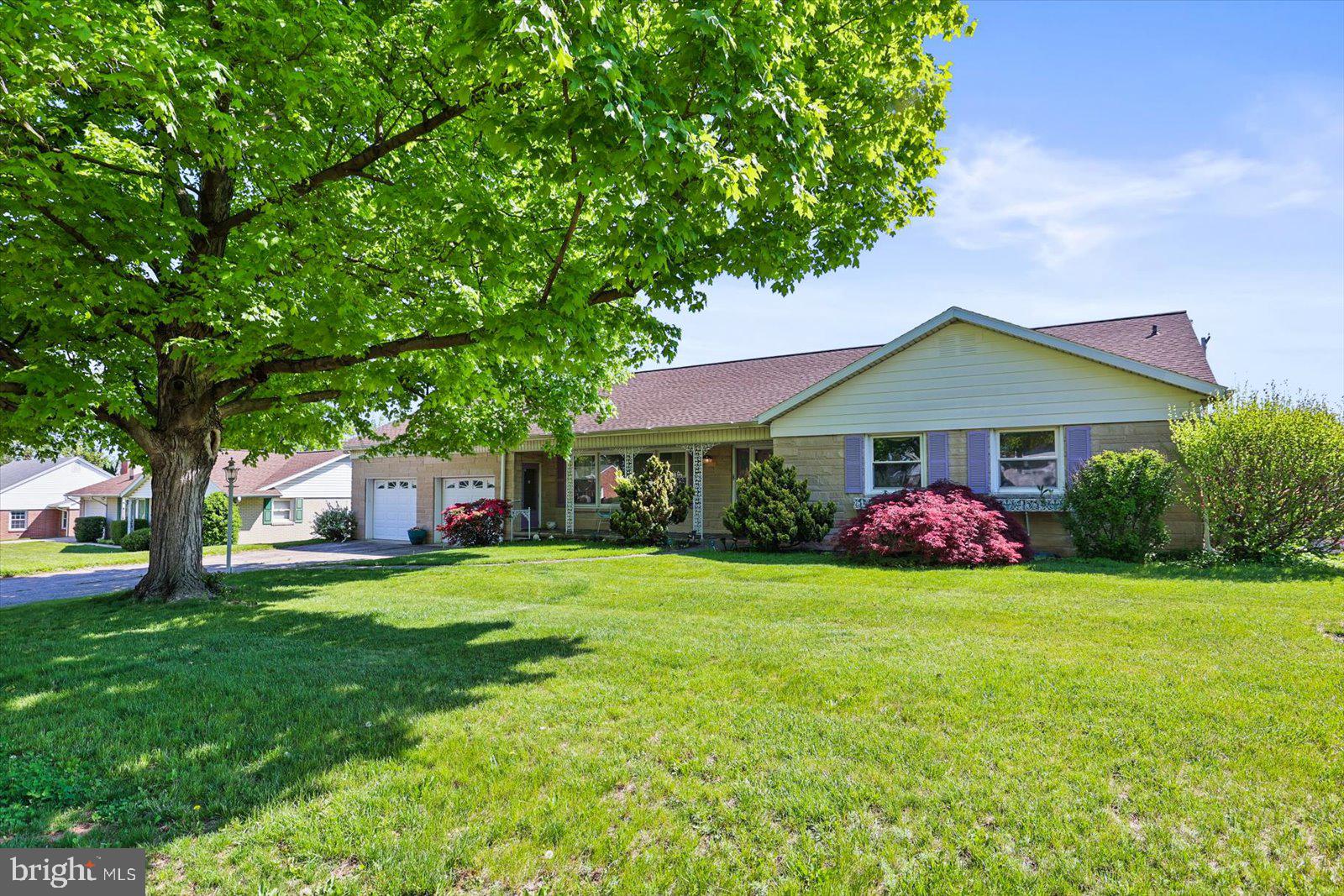 1445 Chapel Drive York, PA 17404 - Photo 3 of 34