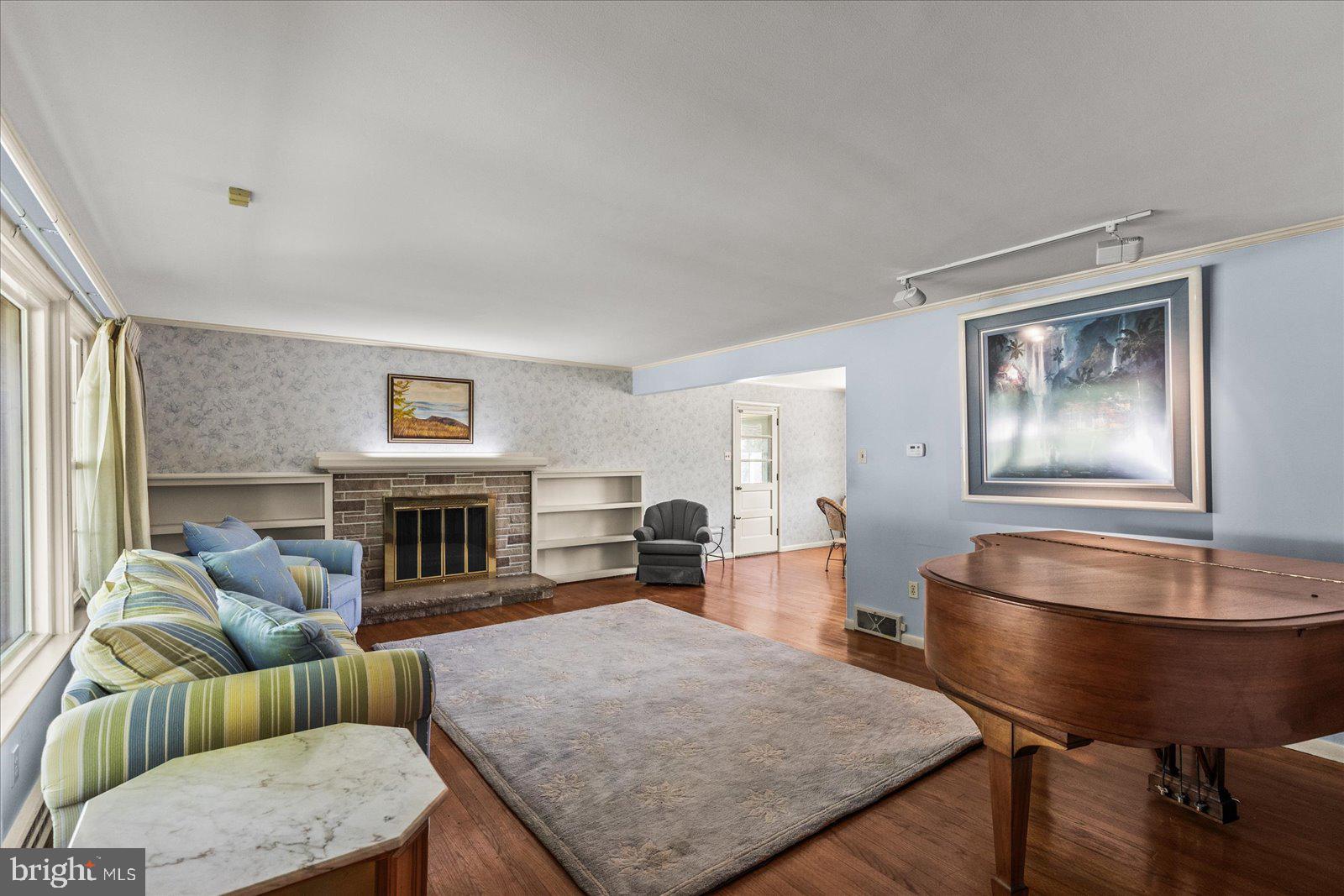 1445 Chapel Drive York, PA 17404 - Photo 6 of 34