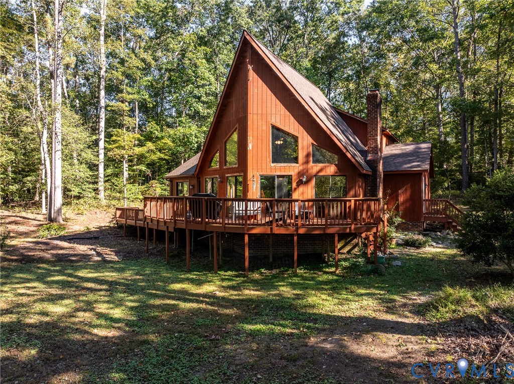 7399 Club Drive Quinton, VA 23141 - Photo 27 of 42 a front view of a house with a boat