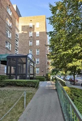$175,000 | 393 Avenue South, Unit 1G | Kings Club District