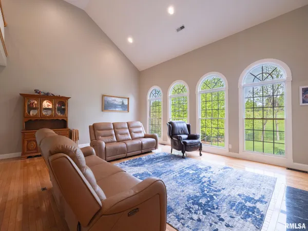 $730,000 | 4928 North Deermeadow Drive, Peoria, IL 61615