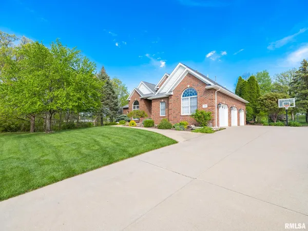 $730,000 | 4928 North Deermeadow Drive, Peoria, IL 61615