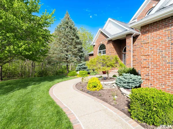 $730,000 | 4928 North Deermeadow Drive, Peoria, IL 61615