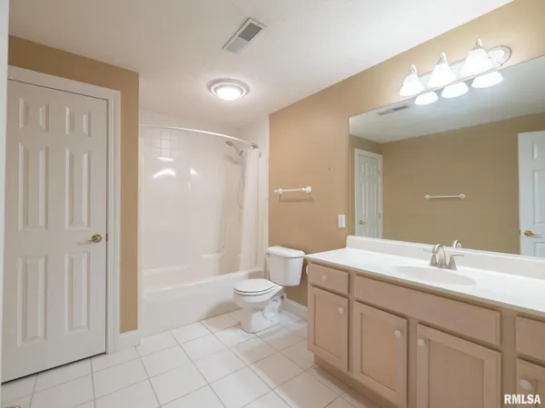 $730,000 | 4928 North Deermeadow Drive, Peoria, IL 61615