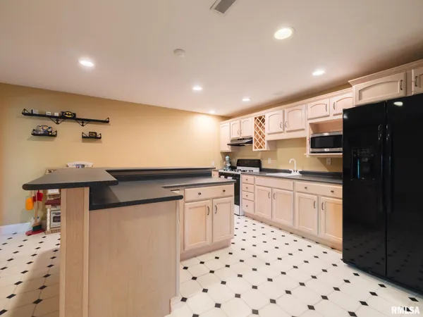$730,000 | 4928 North Deermeadow Drive, Peoria, IL 61615