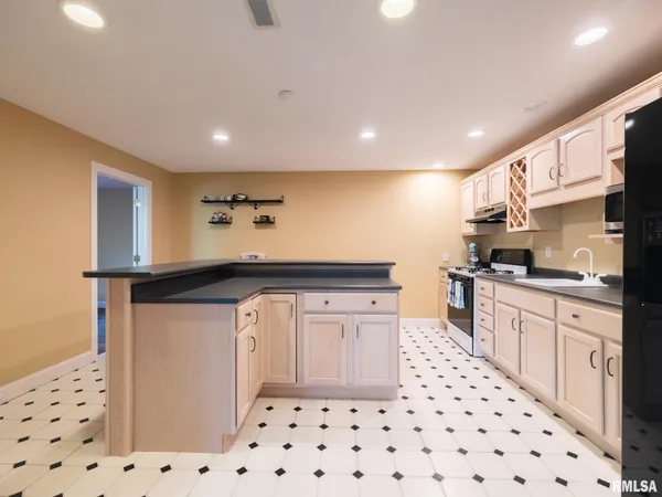 $730,000 | 4928 North Deermeadow Drive, Peoria, IL 61615