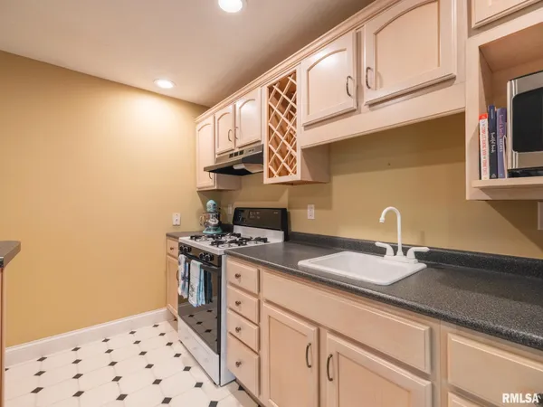 $730,000 | 4928 North Deermeadow Drive, Peoria, IL 61615
