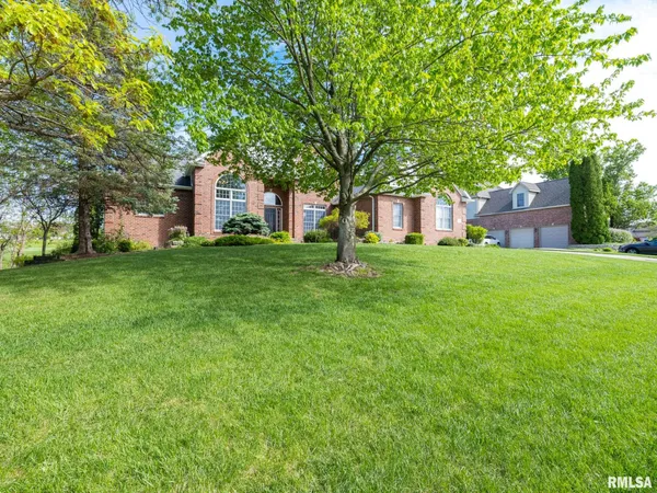 $730,000 | 4928 North Deermeadow Drive, Peoria, IL 61615