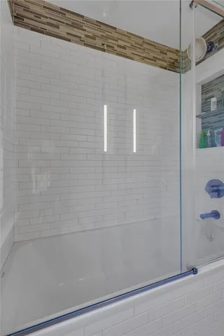 a view of livingroom with furniture