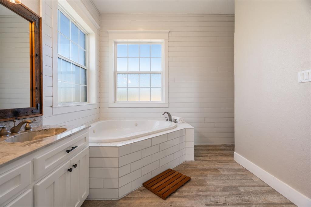 1943 Alsdorf Road Ennis, TX 75119 - Photo 20 of 39 a bathroom with a tub sink and mirror