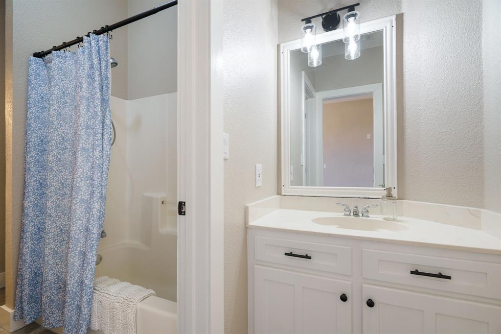 1943 Alsdorf Road Ennis, TX 75119 - Photo 25 of 39 a bathroom with a sink and mirror
