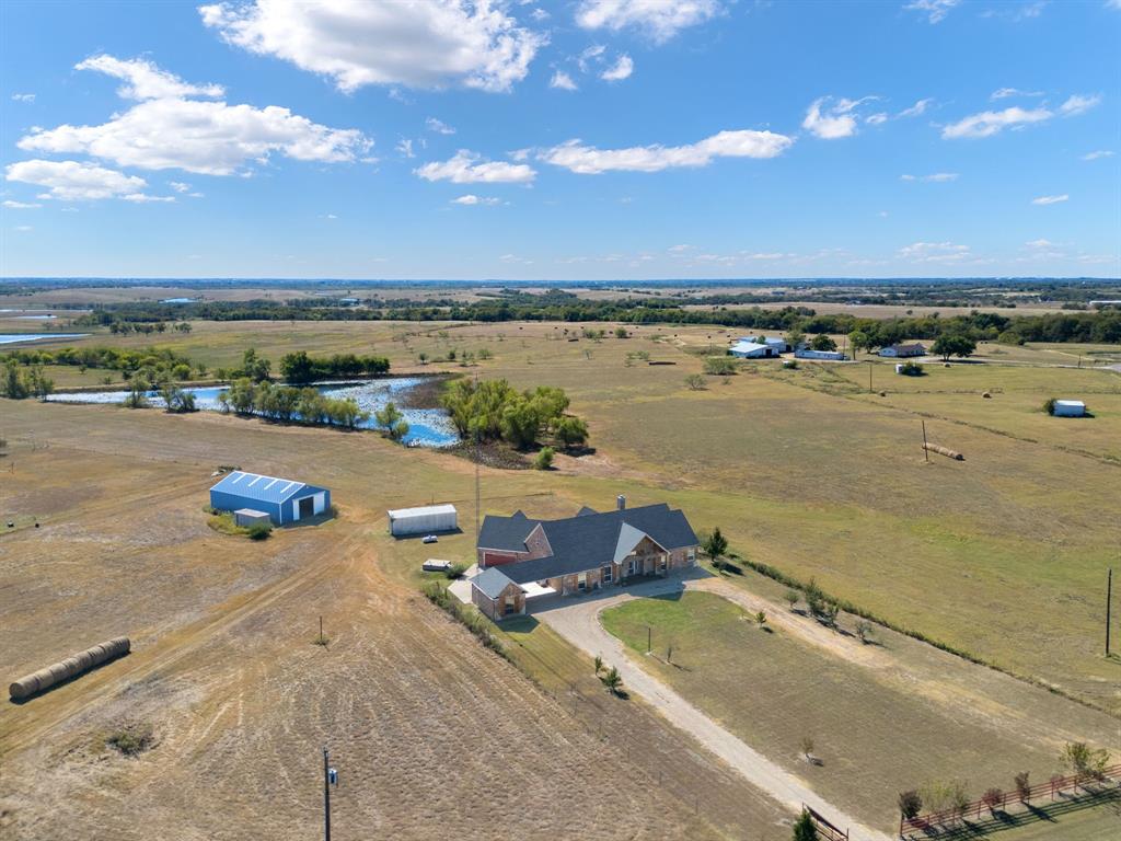 1943 Alsdorf Road Ennis, TX 75119 - Photo 5 of 39 a view of an ocean and city