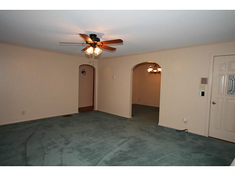 2902 17th Street Columbus, IN 47201 - Photo 3 of 12 Gallery Image 3