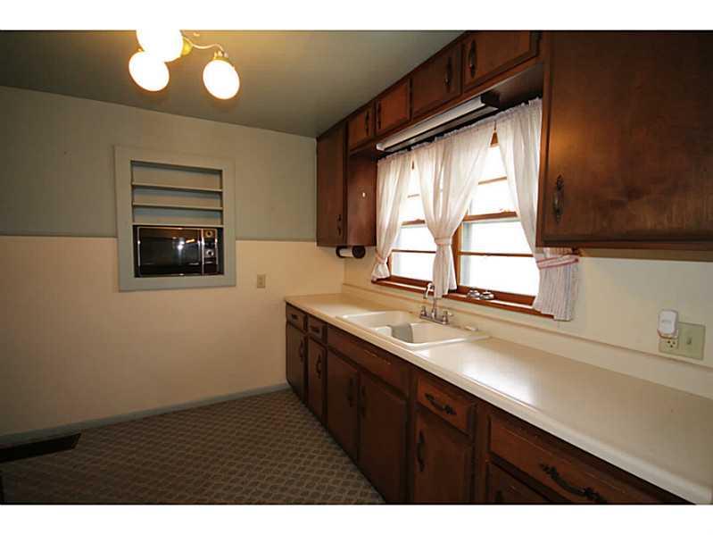 2902 17th Street Columbus, IN 47201 - Photo 5 of 12 Gallery Image 5