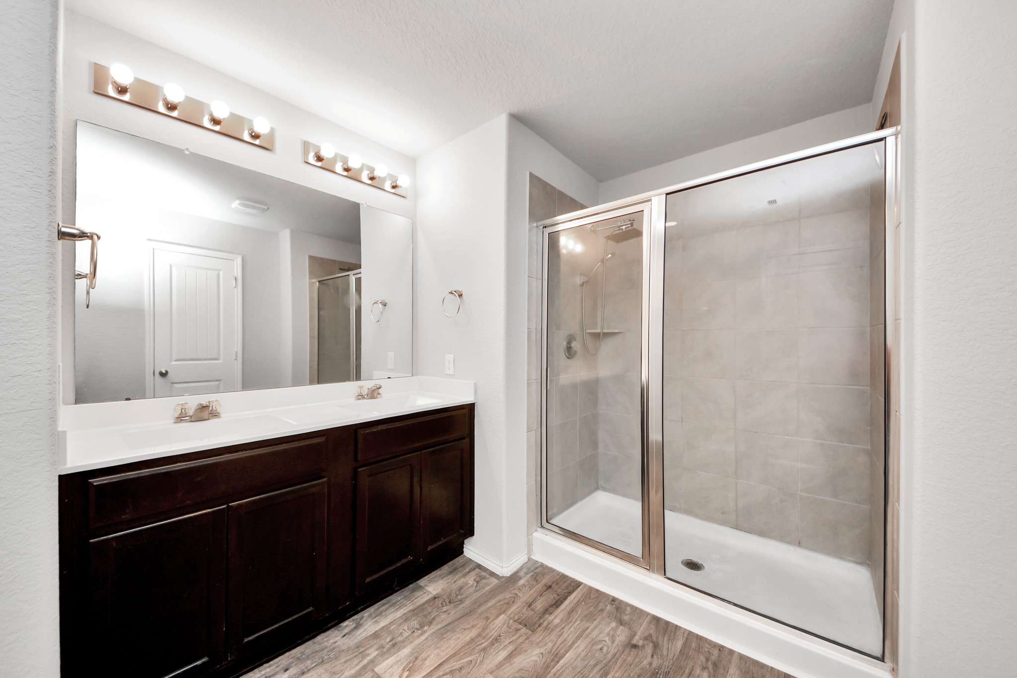 8302 Rose Petals Lane Rosharon, TX 77583 - Photo 18 of 42 Walk-in shower with modern finishes