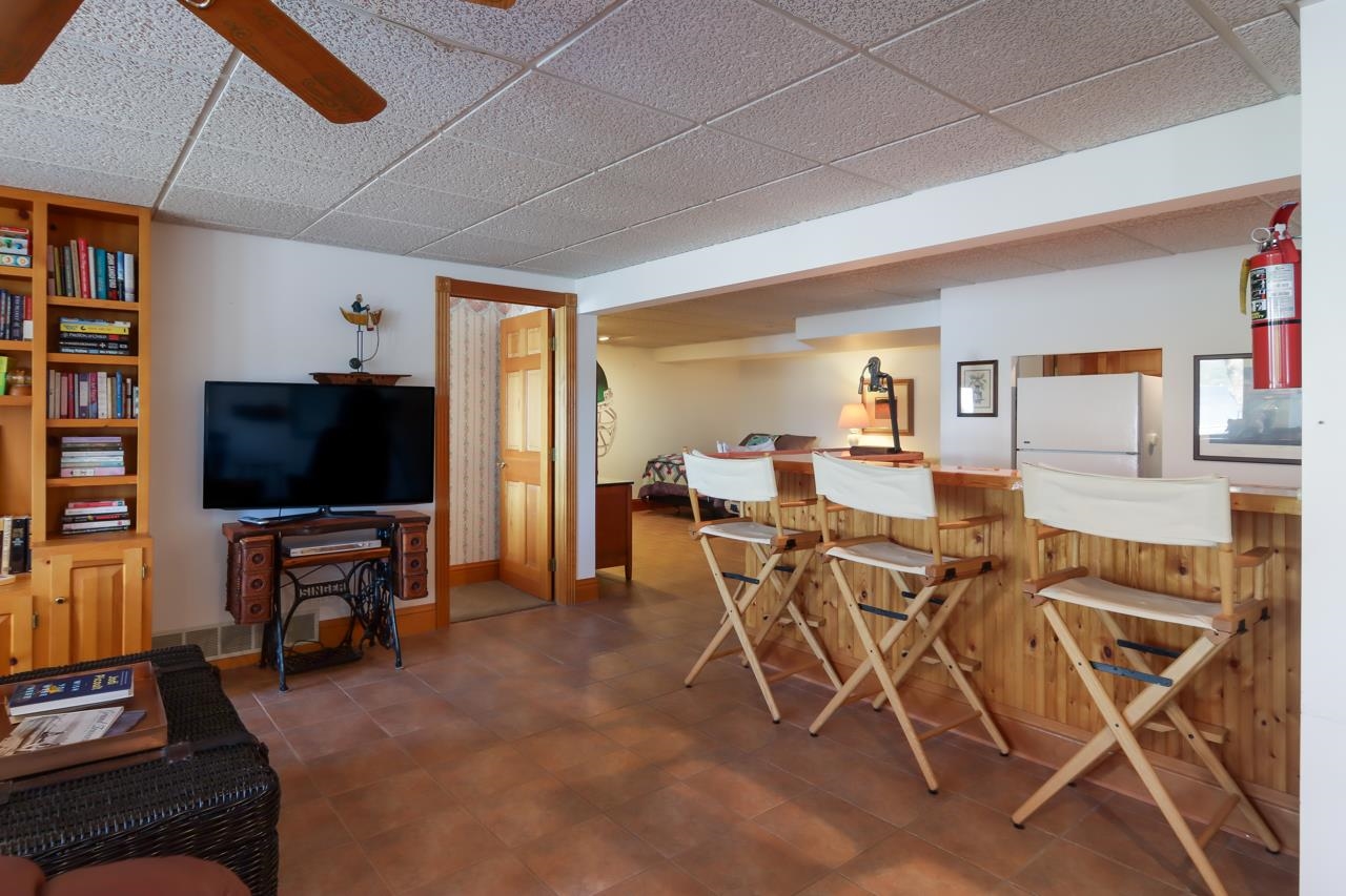 644 South Stony Point Road Suttons Bay, MI 49682 - Photo 39 of 79 1915495-38.JPG