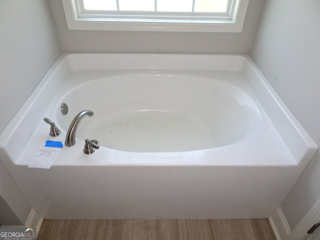 133 Worchester Circle Perry, GA 31069 - Photo 13 of 16 a close view of a bathtub in a bathroom