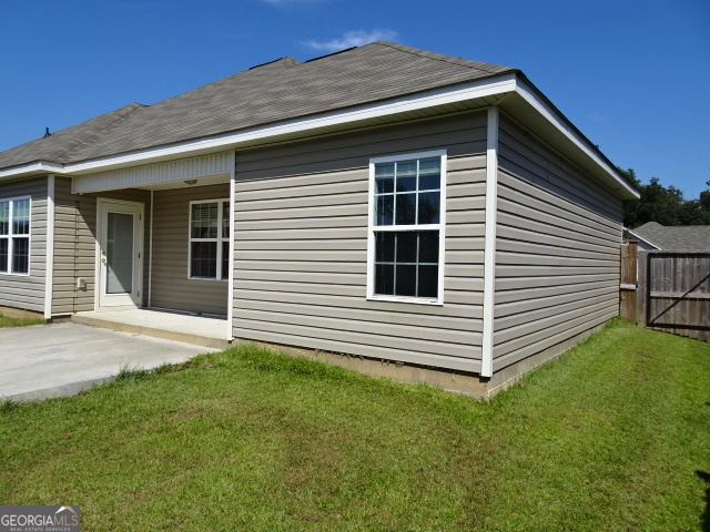 133 Worchester Circle Perry, GA 31069 - Photo 4 of 16 a front view of a house with a yard