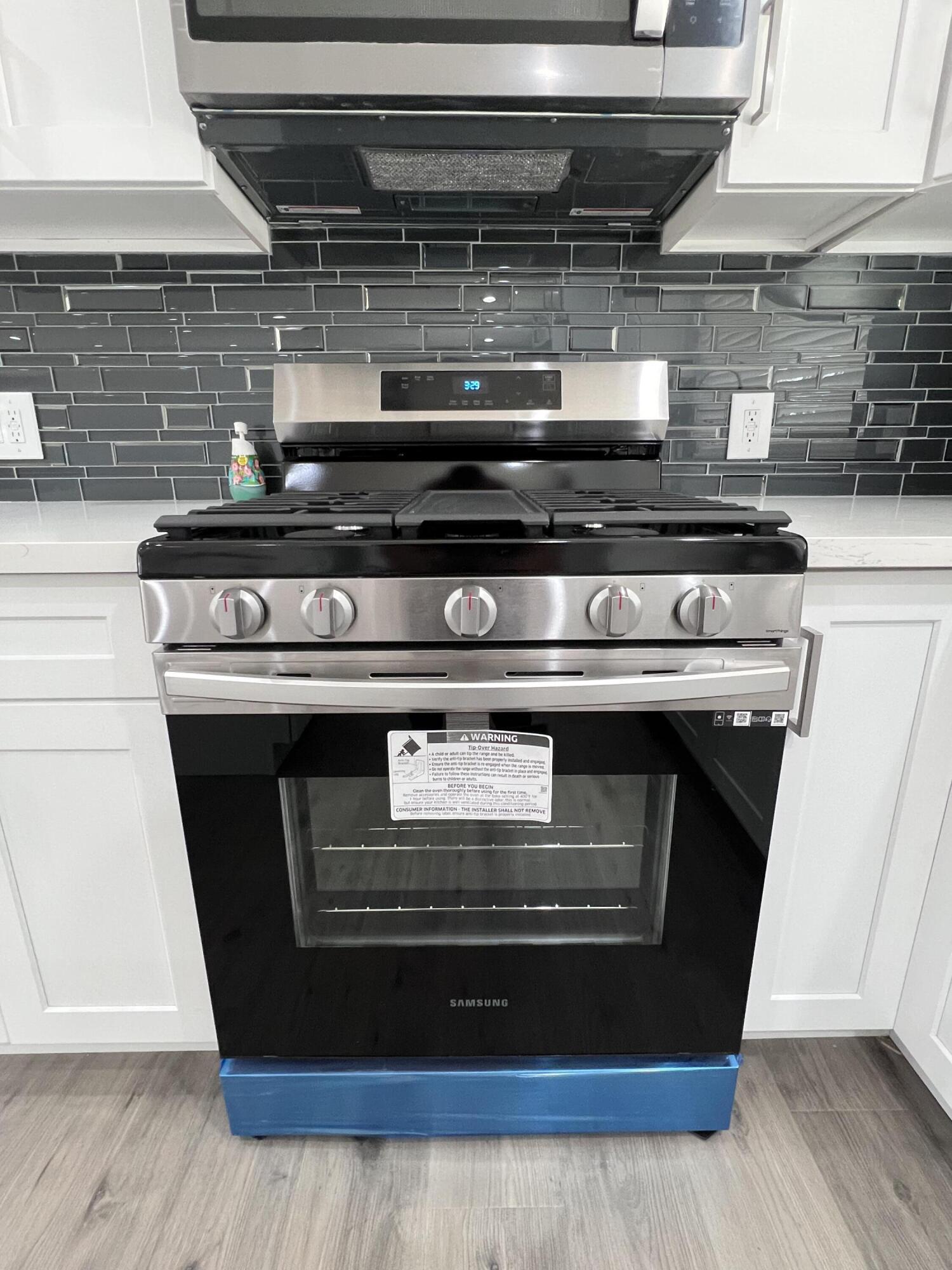 3255 East E Avenue Lancaster, CA 93535 - Photo 34 of 81 a stove top oven sitting inside of a kitchen