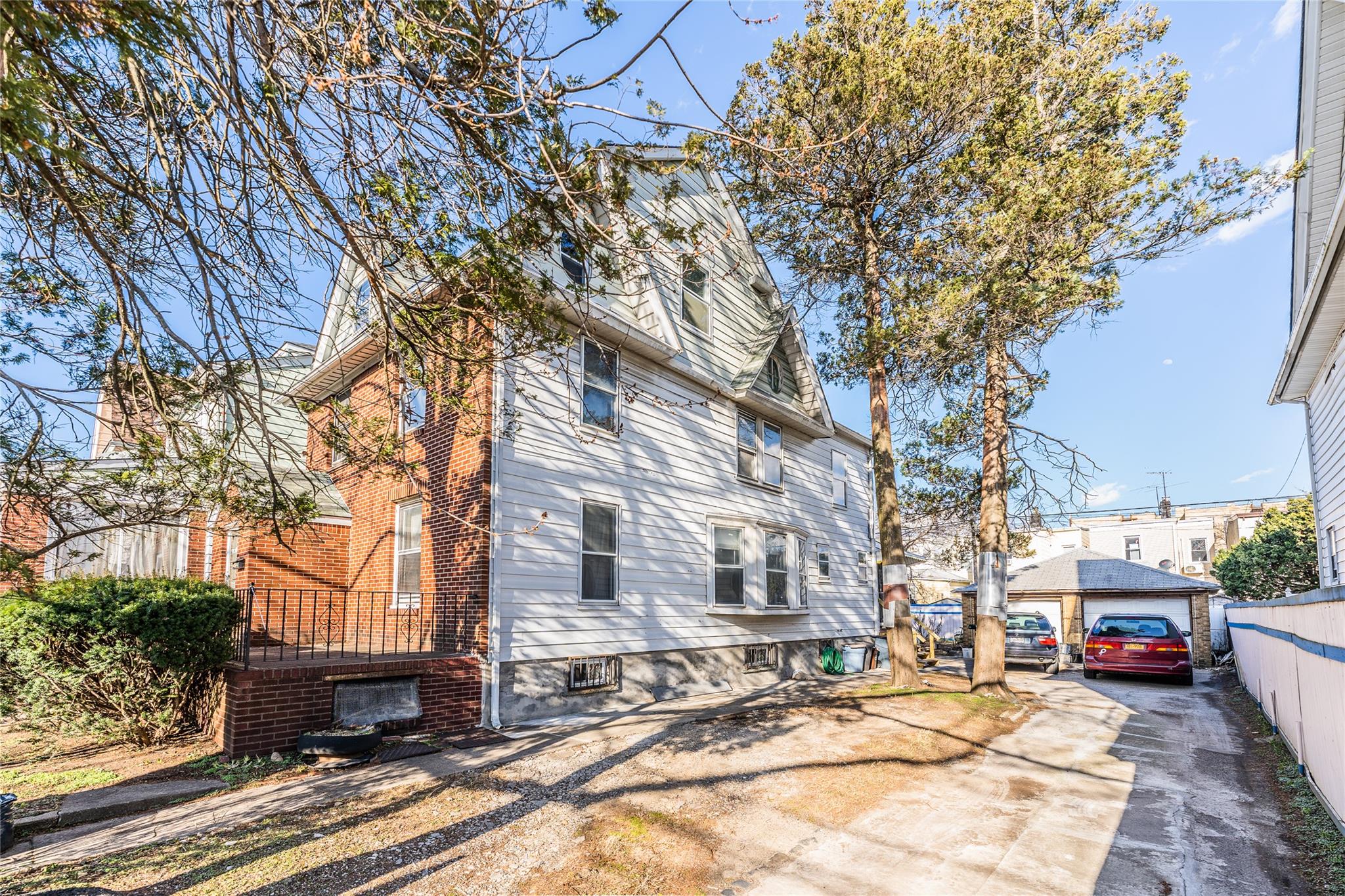 a street view with residential house