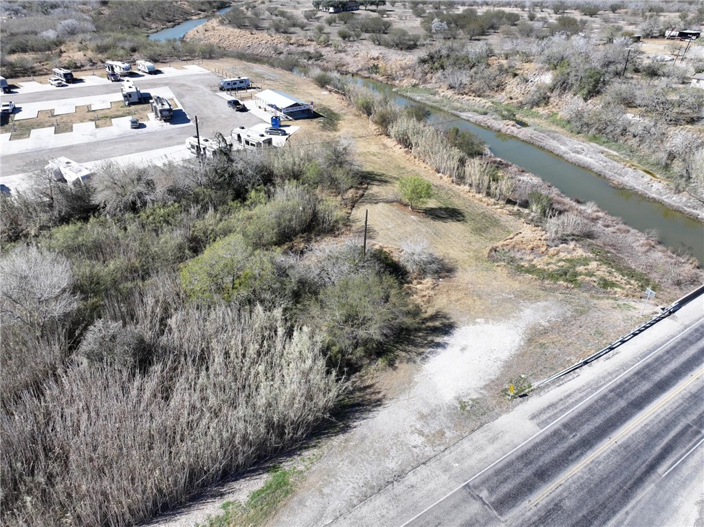 0 Us-181 Sinton, TX 78387 - Photo 9 of 22 a view of a road with a yard