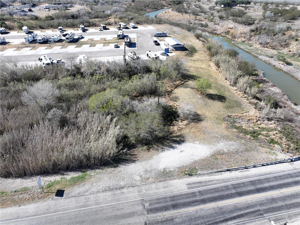 0 Us-181 Sinton, TX 78387 - Photo 10 of 22 a view of a road with a yard
