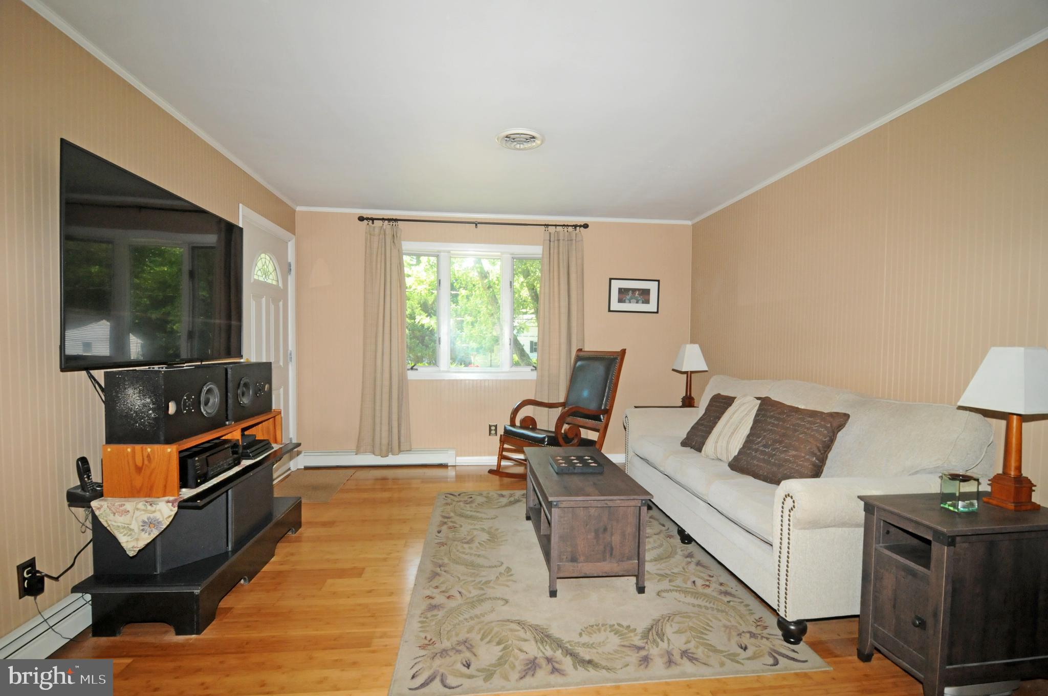 94 Church Road Arnold, MD 21012 - Photo 3 of 19 Living Room