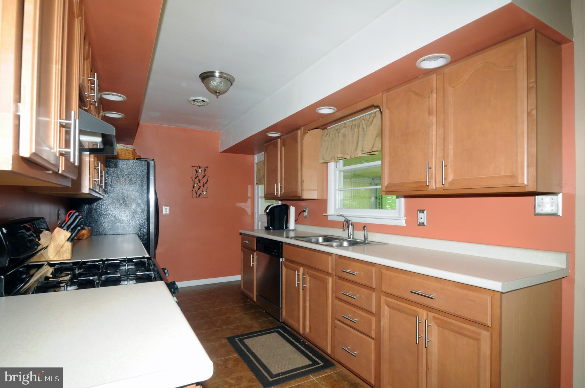 94 Church Road Arnold, MD 21012 - Photo 5 of 19 Kitchen View 2