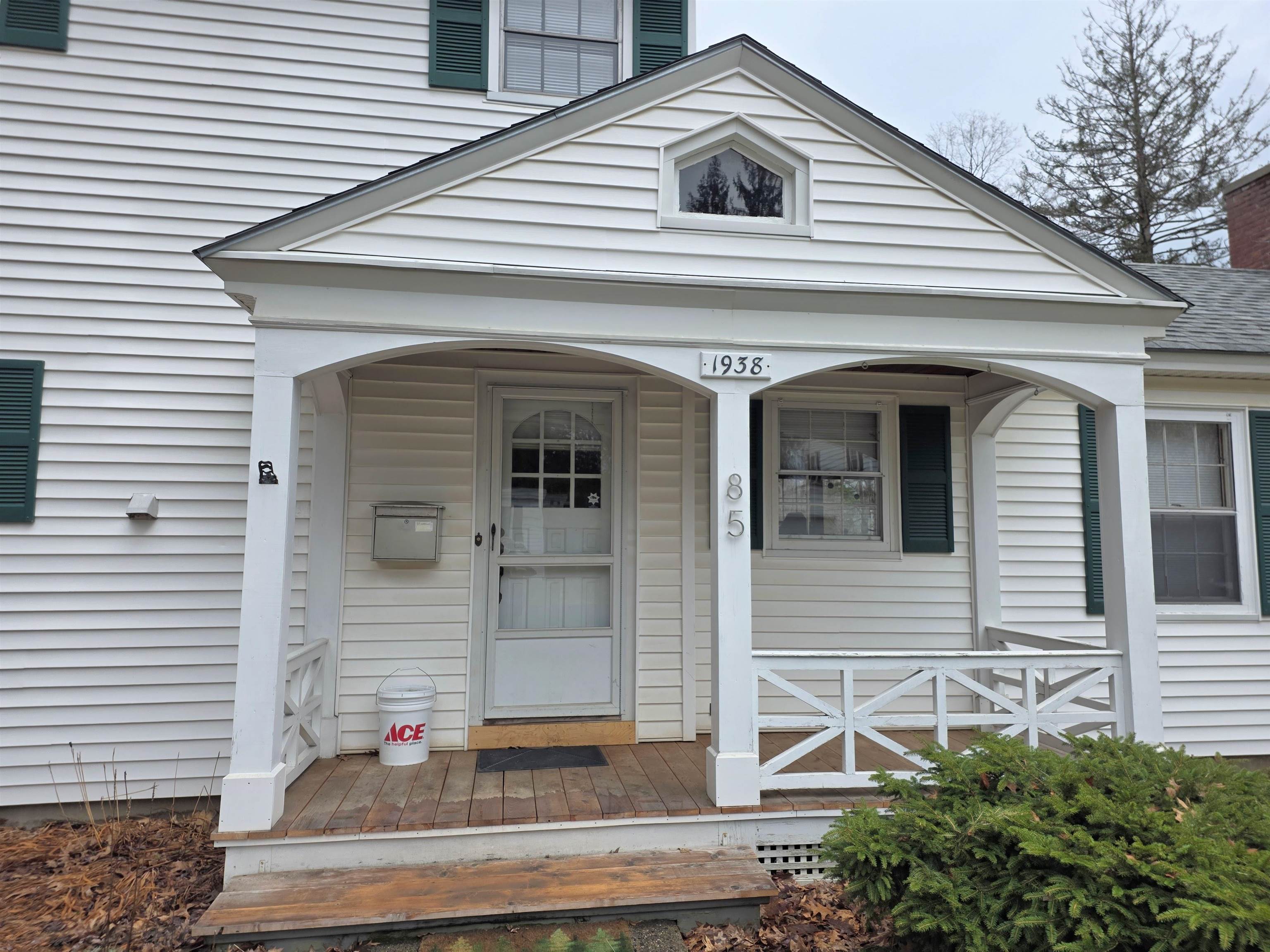 85 Underclyffe Road St. Johnsbury, VT 05819 - Photo 2 of 33