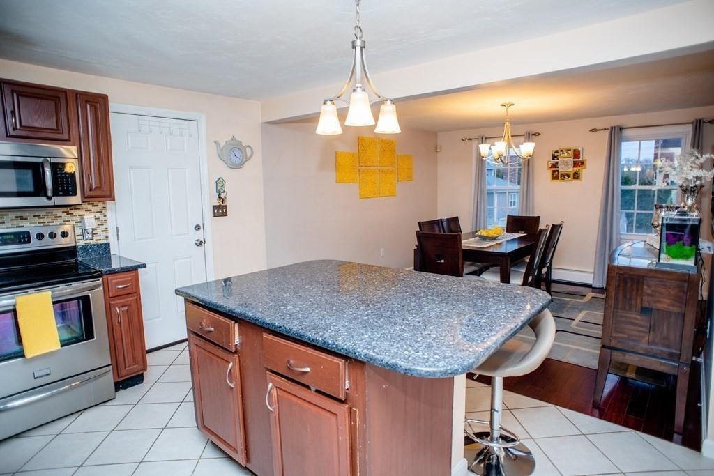 27 Bellmore Road Framingham, MA 01702 - Photo 3 of 29 Gallery Image 3