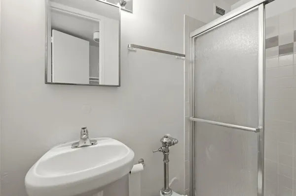 $229,999 | 1451 East 55th Street, Unit 417N, Chicago, IL 60615