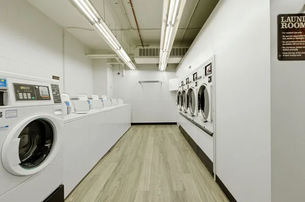 $229,999 | 1451 East 55th Street, Unit 417N, Chicago, IL 60615