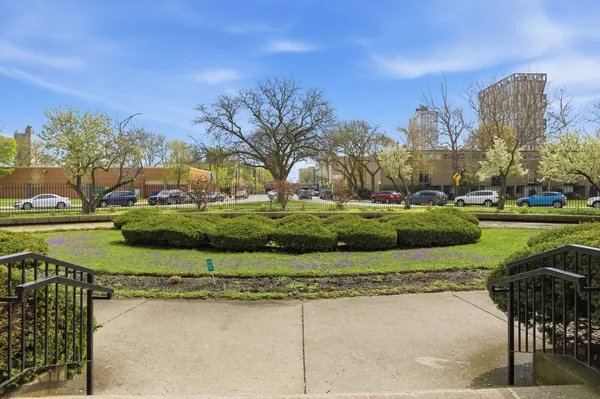 $229,999 | 1451 East 55th Street, Unit 417N, Chicago, IL 60615