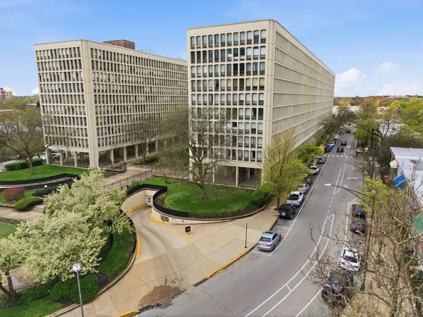 $229,999 | 1451 East 55th Street, Unit 417N, Chicago, IL 60615
