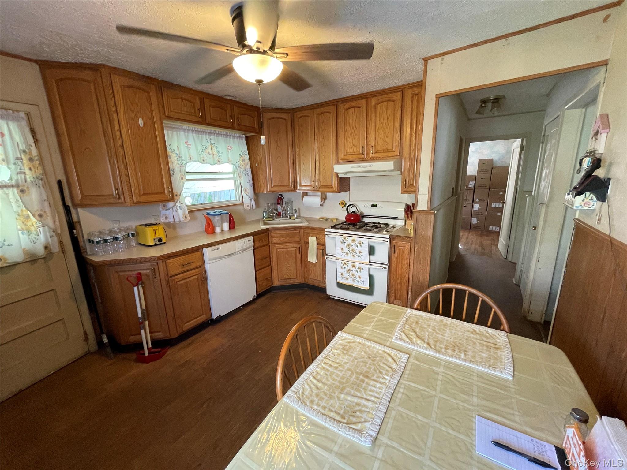 16 Heathcote Road Lindenhurst, NY 11757 - Photo 5 of 21 Gallery Image 5