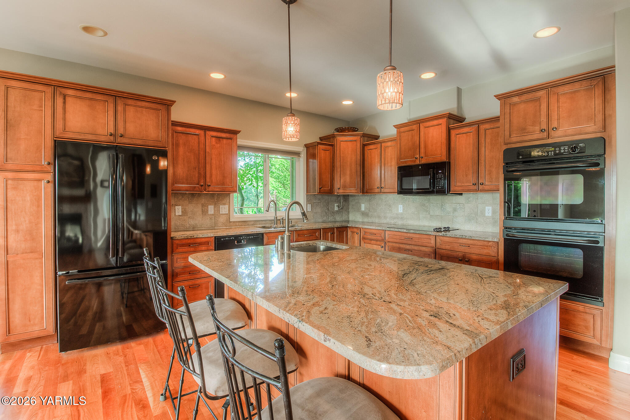 600 Selah Ridge Drive Selah, WA 98942 - Photo 13 of 57 Center Island