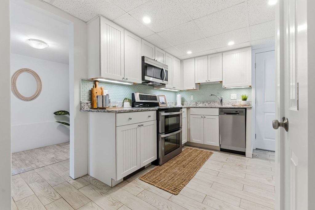 6 Mt Locust Place, Unit 2 Gloucester, MA 01930 - Photo 12 of 39