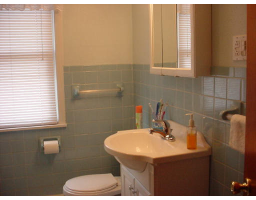 97 Gatewood Road Springfield, MA 01119 - Photo 4 of 6