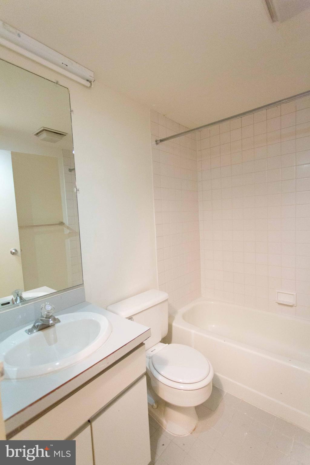 130 Arch Street, Unit C06 Philadelphia, PA 19106 - Photo 20 of 20