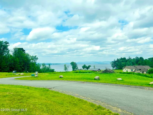 $849,900 | 105 Paradise Manor, Mayfield, NY 12117