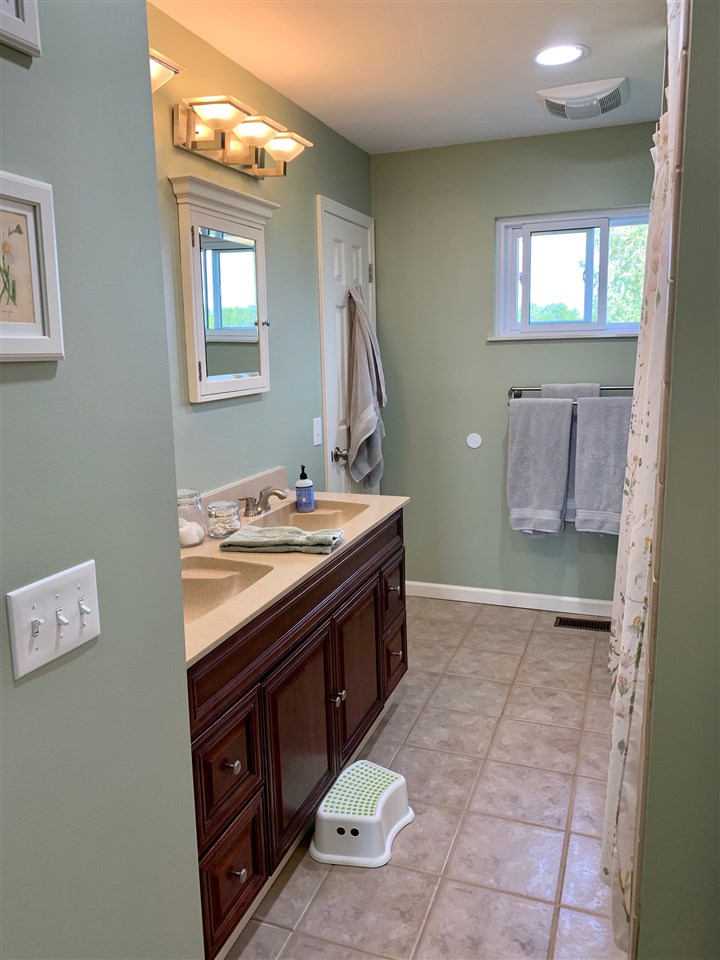 13191 Hogan Road Linden, MI 48451 - Photo 16 of 24