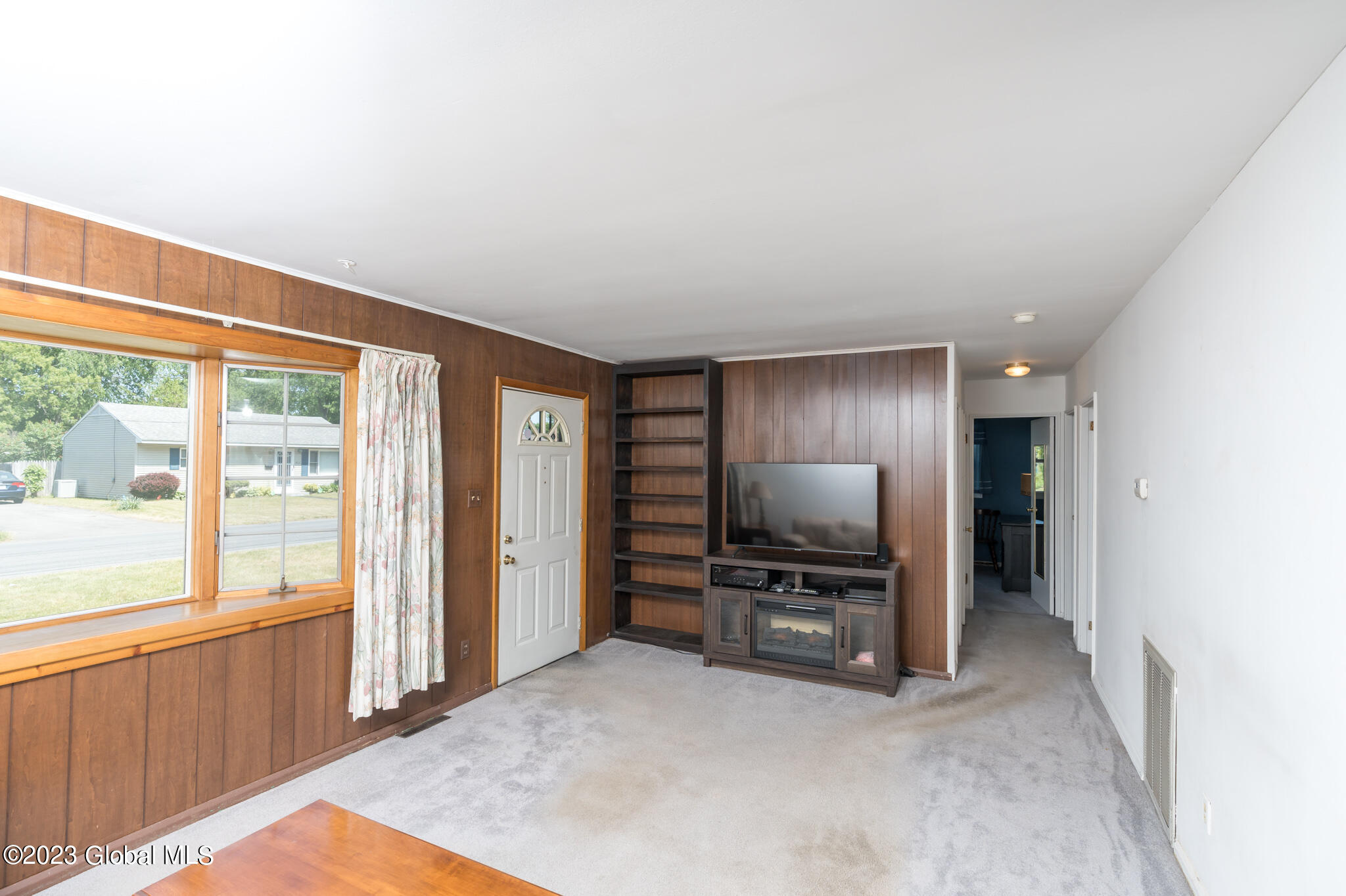 428 Chiswell Road Schenectady, NY 12304 - Photo 11 of 34 027-428-Chiswell-Rd